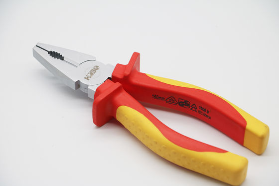 1000v VDEのプライヤー セットおよびスクリュードライバーによって絶縁されるHandtoolの切断の組合せのプライヤー